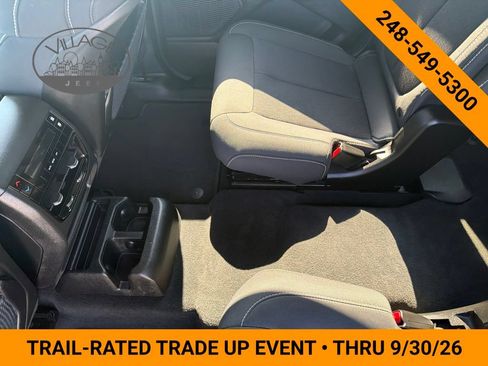 Used 2023 Jeep Grand Cherokee L Laredo AWD/4WD image 9