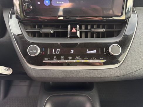 Used 2024 Toyota Corolla LE FWD image 12