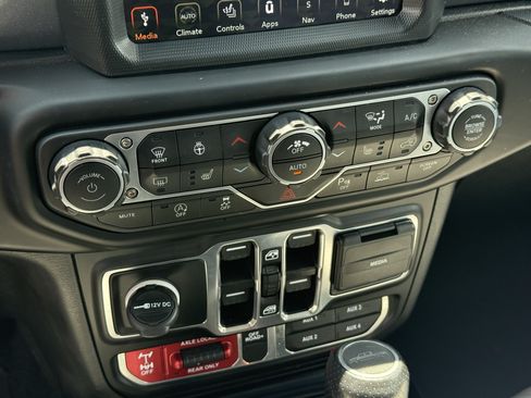 Used 2023 Jeep Gladiator Mojave w/ LED Lighting Group AWD/4WD image 23