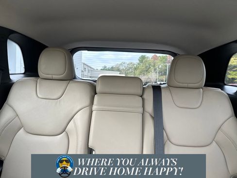 Used 2017 Jeep Cherokee Limited image 23