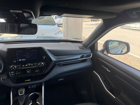 Used 2025 Toyota Highlander XSE AWD/4WD image 39