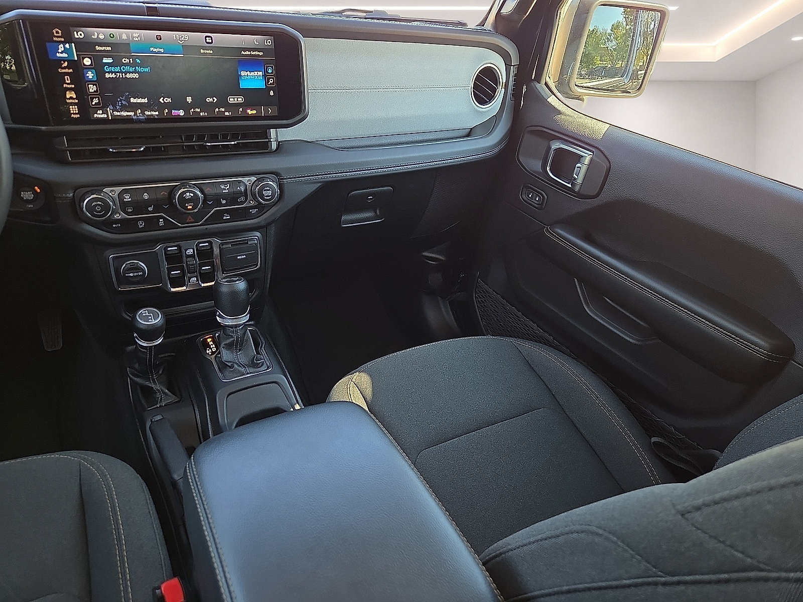 Used 2025 Jeep Wrangler Unlimited Sahara AWD/4WD image 12