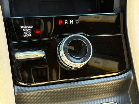 Used 2024 Jeep Grand Cherokee L Limited w/ Luxury Tech Group II image 17