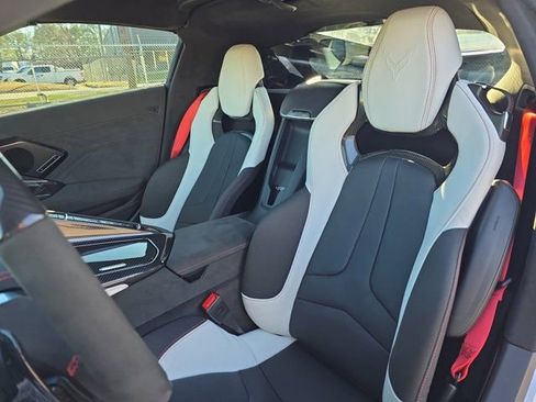 Used 2023 Chevrolet Corvette Z06 w/ Z07 Performance Package image 10