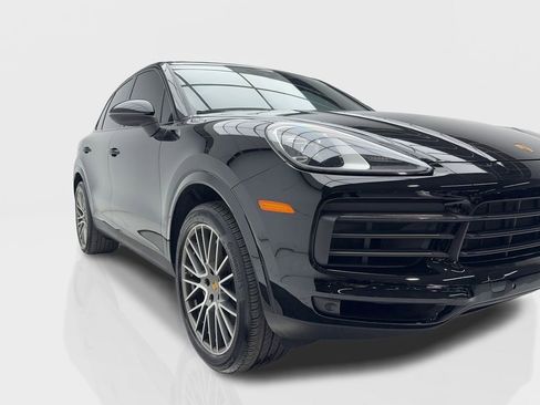 Used 2023 Porsche Cayenne Platinum Edition image 2