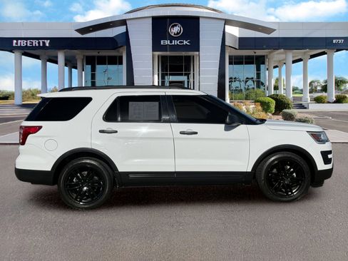 Used 2016 Ford Explorer FWD image 2