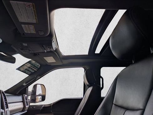 Used 2021 Ford F250 Lariat image 14