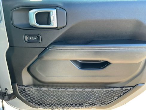 Used 2020 Jeep Wrangler Unlimited Sahara image 16