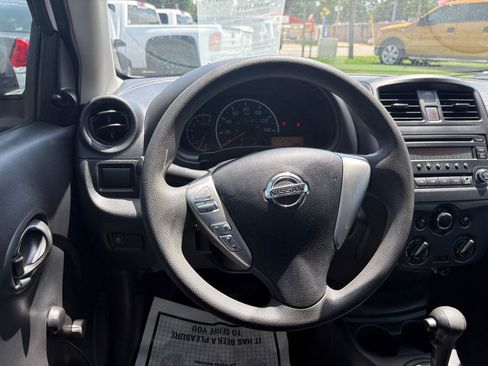 Used 2015 Nissan Versa S FWD image 10