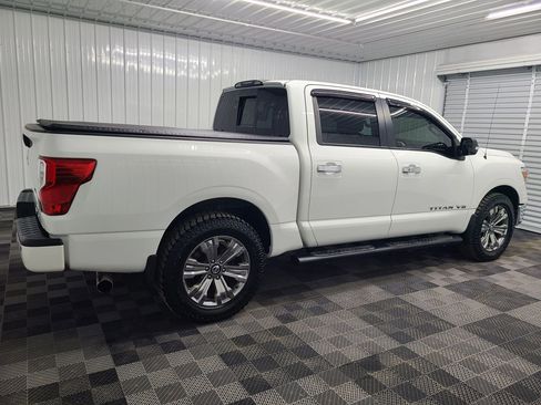 Used 2018 Nissan Titan SV w/ SV Convenience Package AWD/4WD image 10