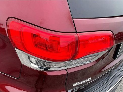 Used 2019 Jeep Grand Cherokee Limited AWD/4WD image 23