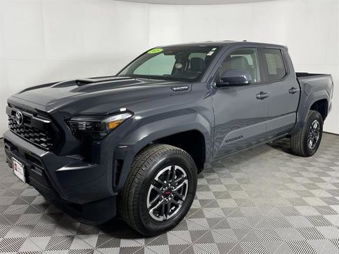 Certified 2025 Toyota Tacoma TRD Sport image 3