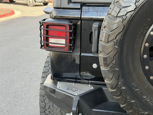 Used 2018 Jeep Wrangler Unlimited Sport AWD/4WD image 5