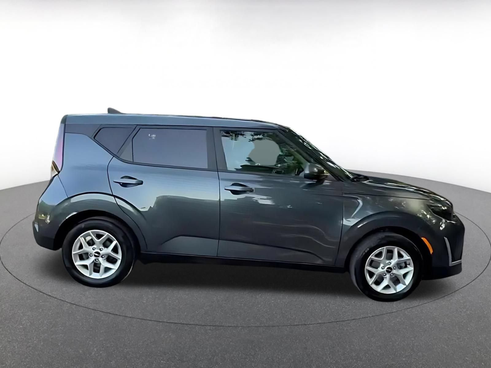 Used 2025 Kia Soul LX w/ LX Technology Package FWD image 15
