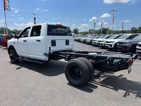 New 2026 RAM 3500 Tradesman AWD/4WD image 5