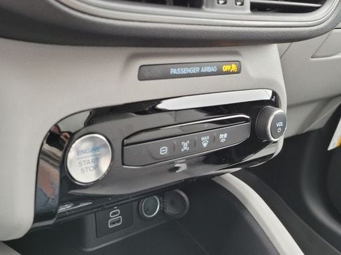 New 2025 Ford Escape SE w/ Class II Trailer Tow Package FWD image 19