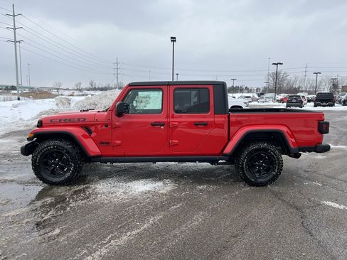 Used 2021 Jeep Gladiator Sport image 4
