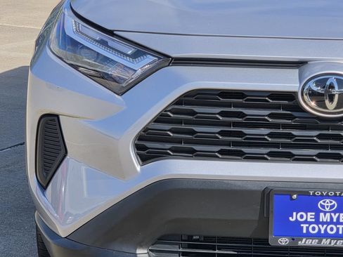 Used 2025 Toyota RAV4 XLE FWD image 5