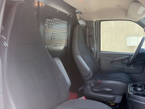 Used 2025 GMC Savana 2500 w/ Driver Convenience Package RWD image 21