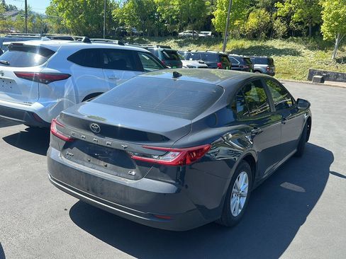 Used 2025 Toyota Camry LE FWD image 5