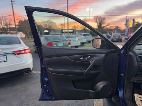 Used 2017 Nissan Rogue S image 11