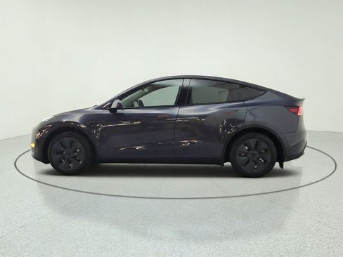Used 2025 Tesla Model Y Long Range RWD image 8