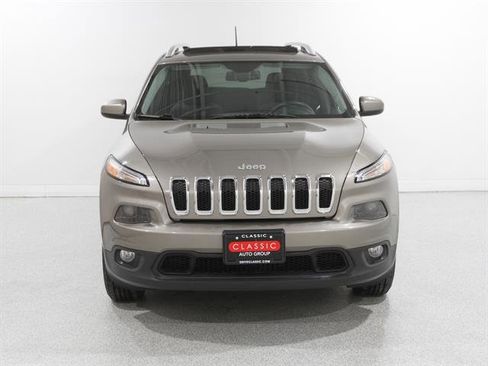 Used 2017 Jeep Cherokee Latitude w/ Comfort/Convenience Group image 2