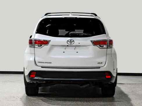 Used 2016 Toyota Highlander XLE FWD image 6