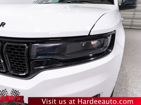 Used 2024 Jeep Wagoneer Series II AWD/4WD image 8
