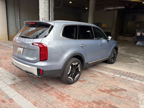 Certified 2024 Kia Telluride S w/ S Sunroof Package AWD/4WD image 3