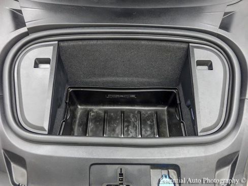 Used 2022 Porsche Taycan RWD image 33