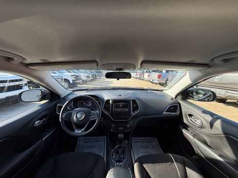 Used 2019 Jeep Cherokee Latitude w/ Popular Appearance Group FWD image 18