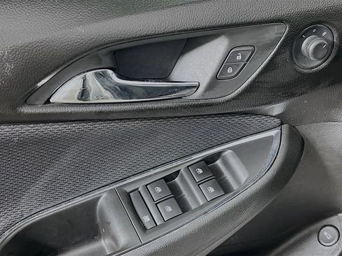 Used 2019 Chevrolet Cruze LS w/ LS Convenience Package FWD image 9