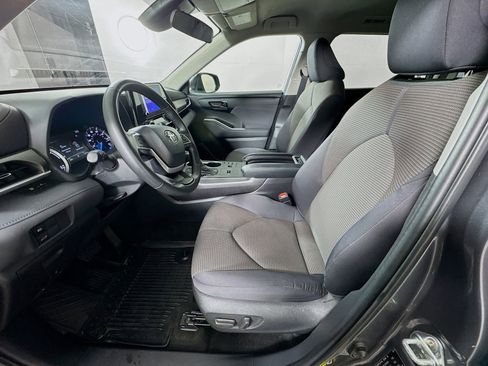 Used 2023 Toyota Highlander LE image 17