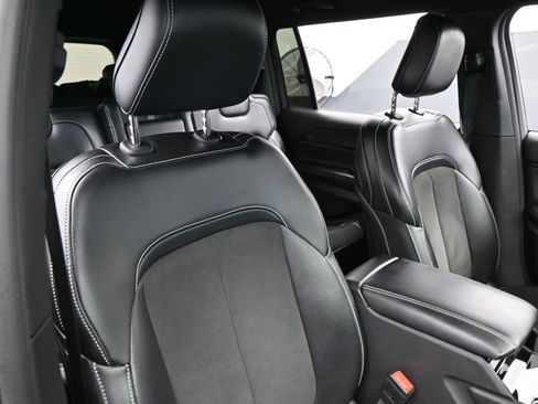 Used 2023 Jeep Grand Cherokee L Laredo RWD image 43