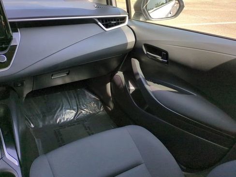 Used 2025 Toyota Corolla LE w/ Convenience Package FWD image 16