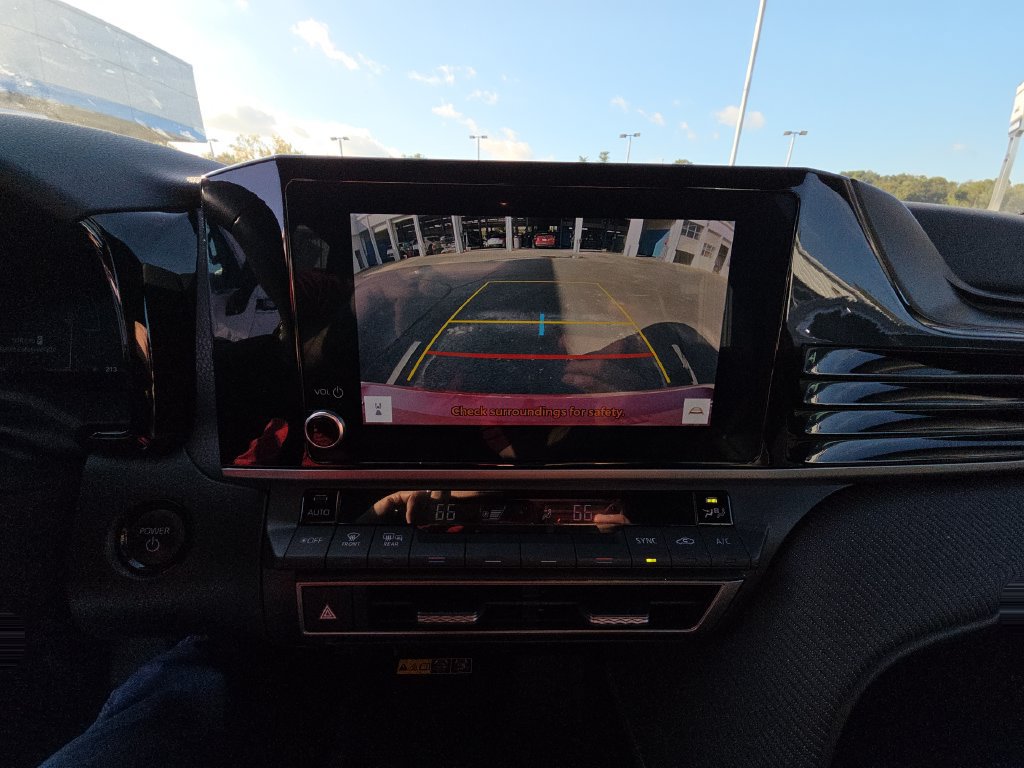 Used 2025 Toyota Camry SE w/ Convenience Package FWD image 11