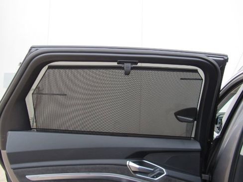 Used 2019 Audi e-tron Prestige w/ Prestige Package image 20