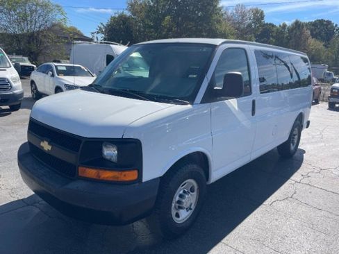 Used 2010 Chevrolet Express 3500 LS image 4
