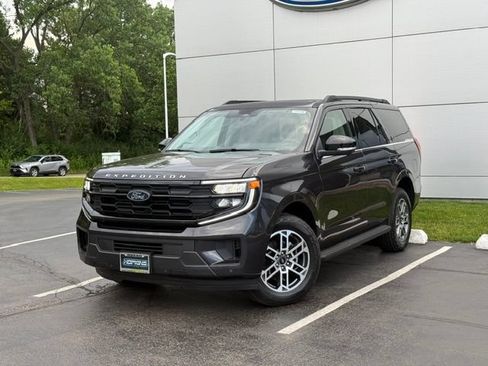 Used 2026 Ford Expedition Active AWD/4WD image 2