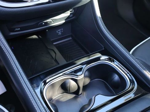 New 2026 Chrysler Pacifica Limited w/ Uconnect Theater Family Group FWD image 23