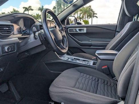 Used 2020 Ford Explorer XLT w/ Comfort Package image 6