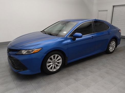 Used 2020 Toyota Camry LE image 2