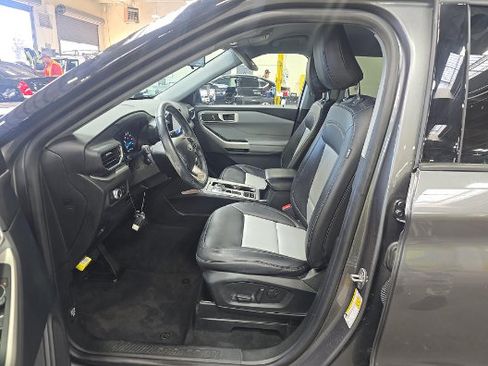 Used 2023 Ford Explorer XLT w/ Equipment Group 202A RWD image 7