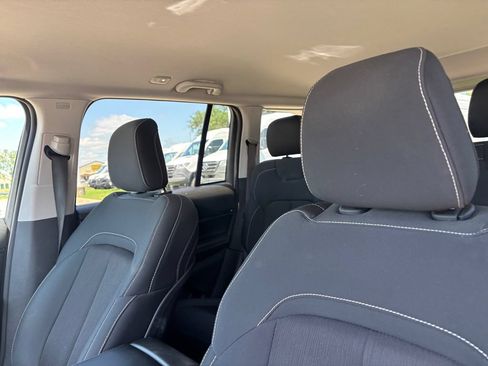 Used 2024 Jeep Grand Cherokee Laredo RWD image 10