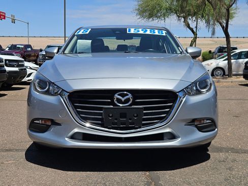 Used 2018 MAZDA MAZDA3 Touring FWD image 2