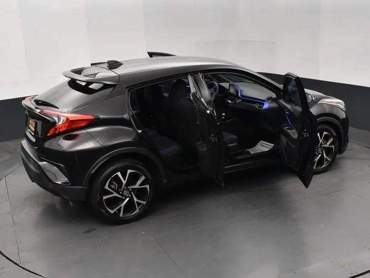 Used 2022 Toyota C-HR XLE FWD image 6