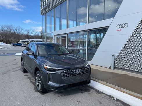 Used 2025 Audi Q5 Premium Plus w/ Premium Plus image 2