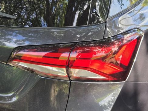 Used 2022 Chevrolet Equinox RS w/ Infotainment Package FWD image 9