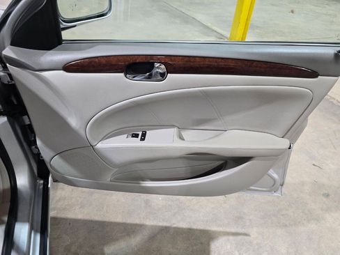 Used 2011 Buick Lucerne CX FWD image 32